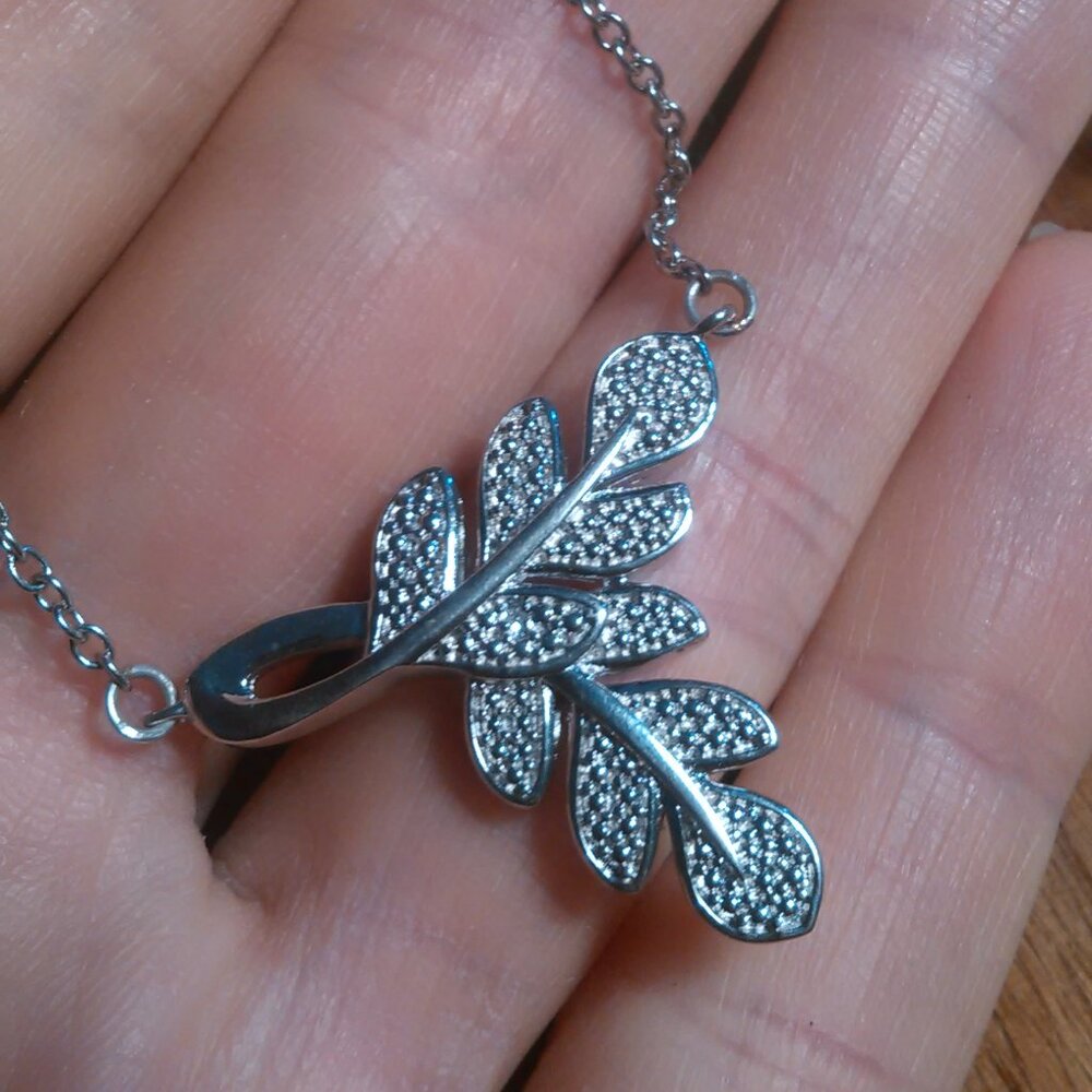 Diamond Accent Platinum Bond Leaf Necklace (20 Inch)